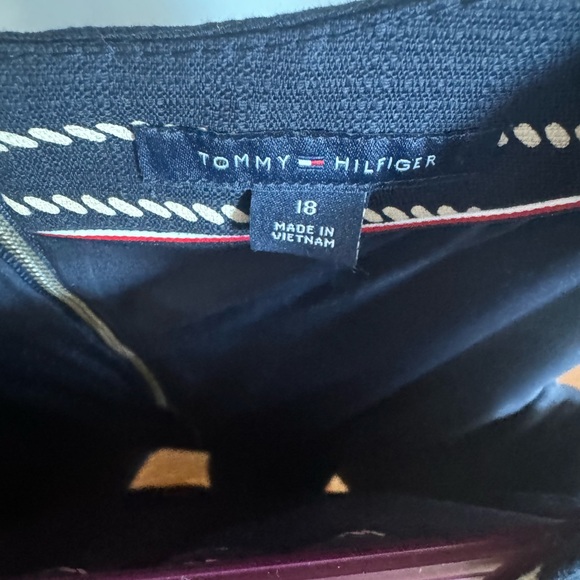 Tommy Hilfiger address - Picture 3 of 5